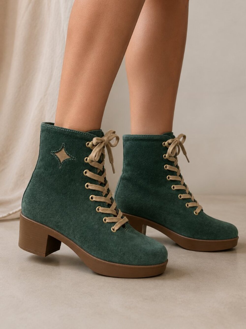 Lazo Siren Roller Skate Suede Leather Boots Size 6